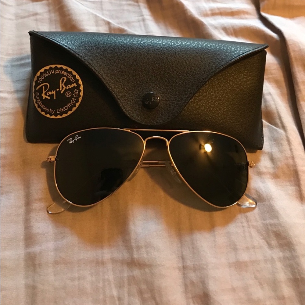 Small raybans in great condition!